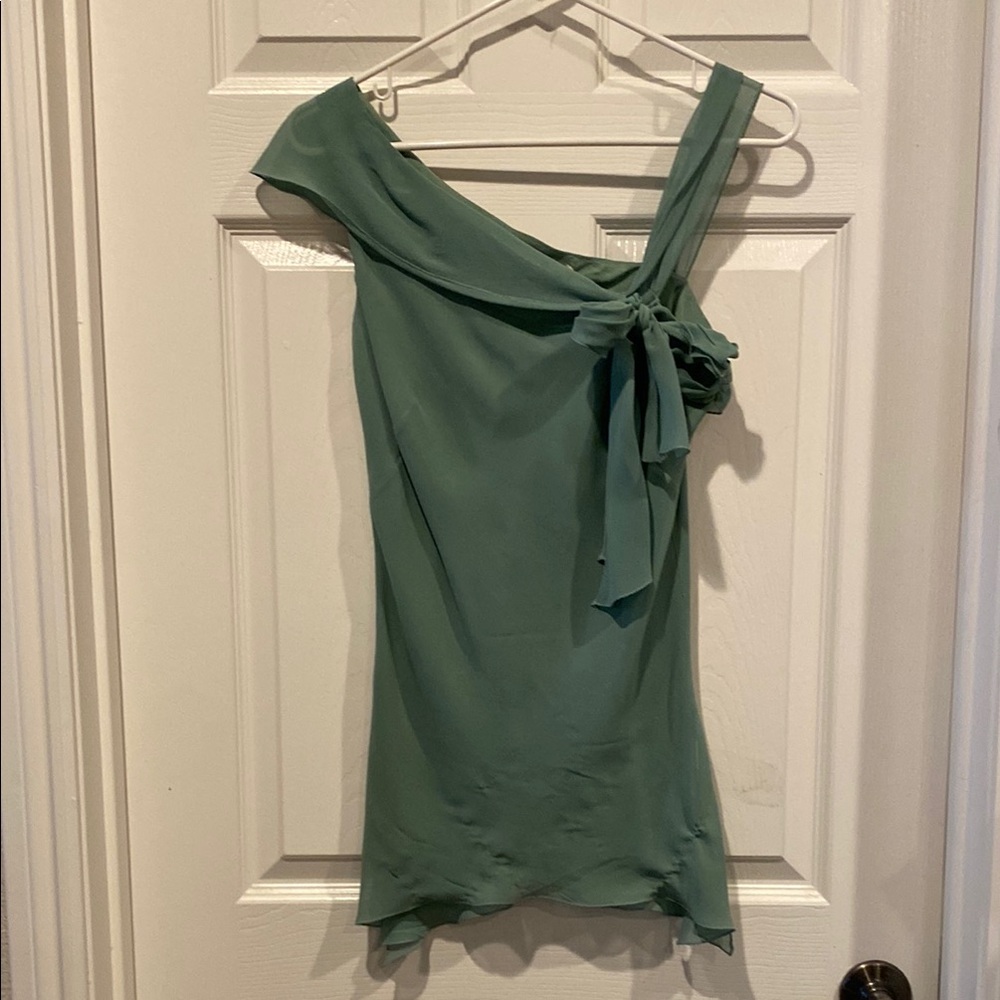 Elegant Green One-Shoulder dressy blouse